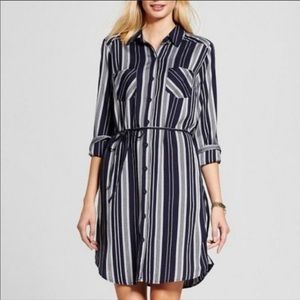 Button up collared long sleeve dress with pockets